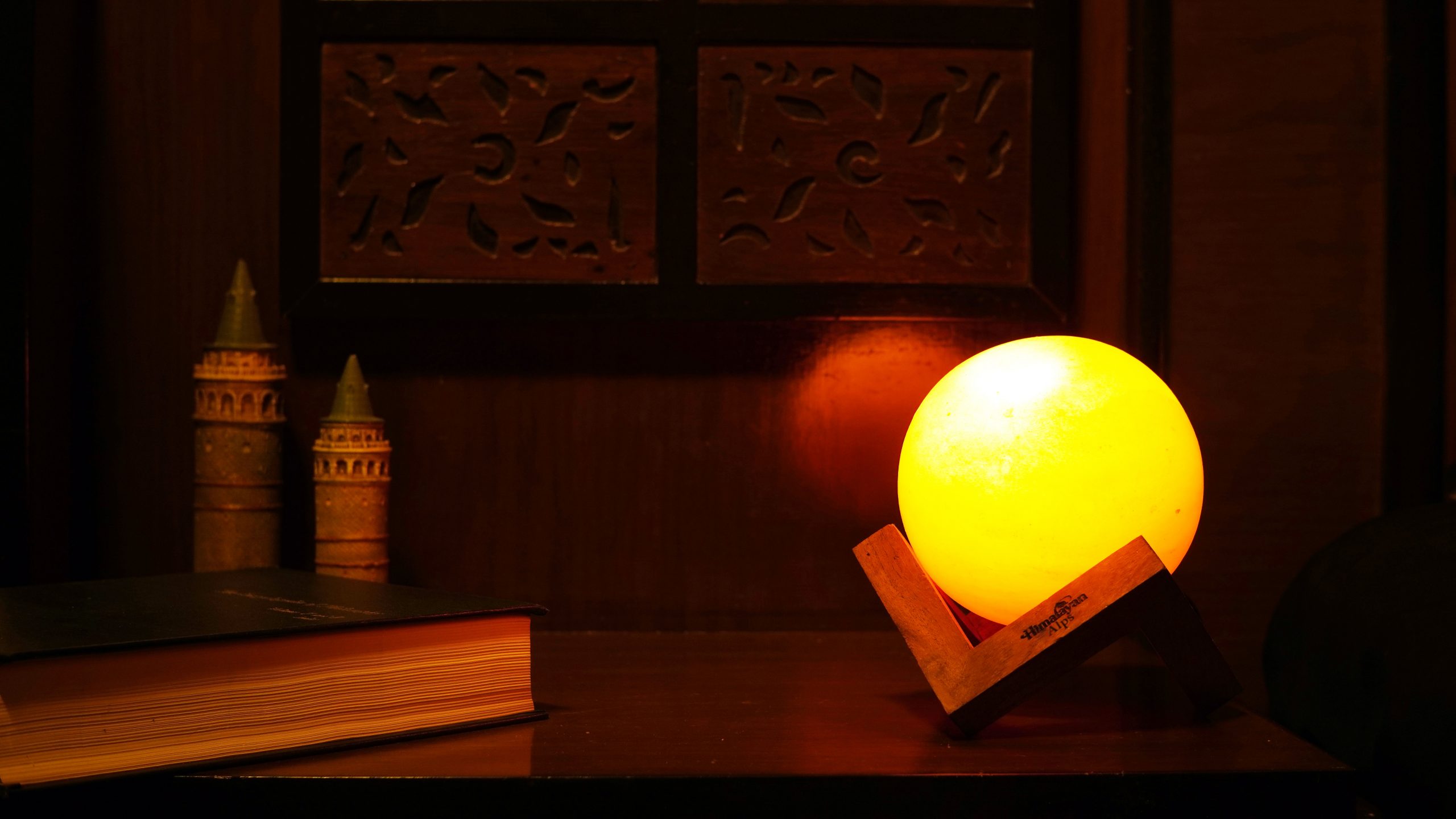 himalayan salt sphere shape lamp